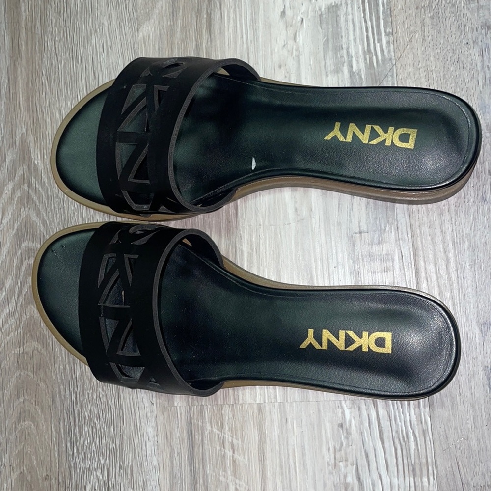 Brand new dkny sandals size 6 woman